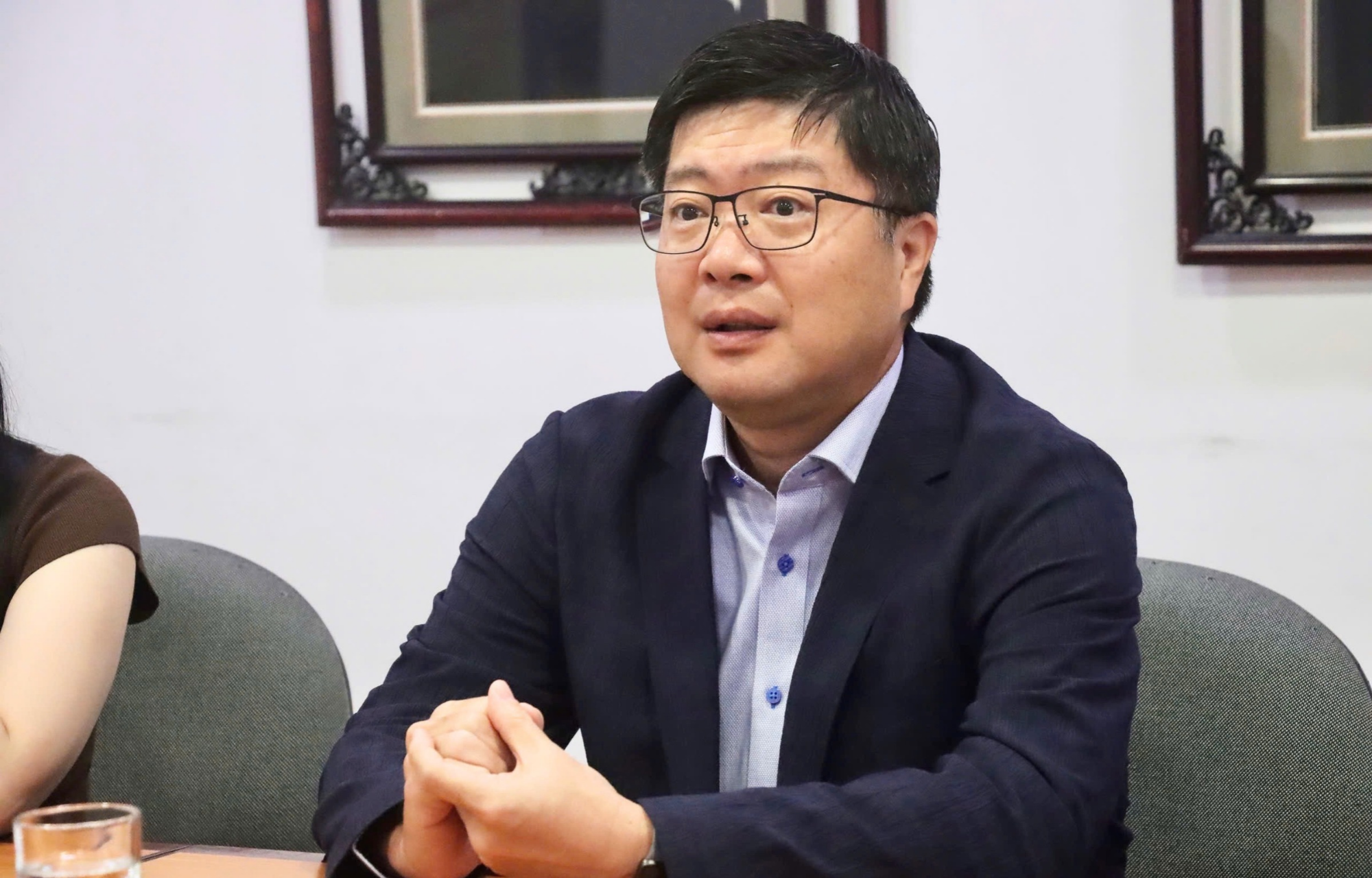 Ông Takeshi Yoshikawa - đại diện công ty phân bón Việt Nhật nhắn nhủ đến các bạn trẻ - Ảnh: Báo Tuổi Trẻ 