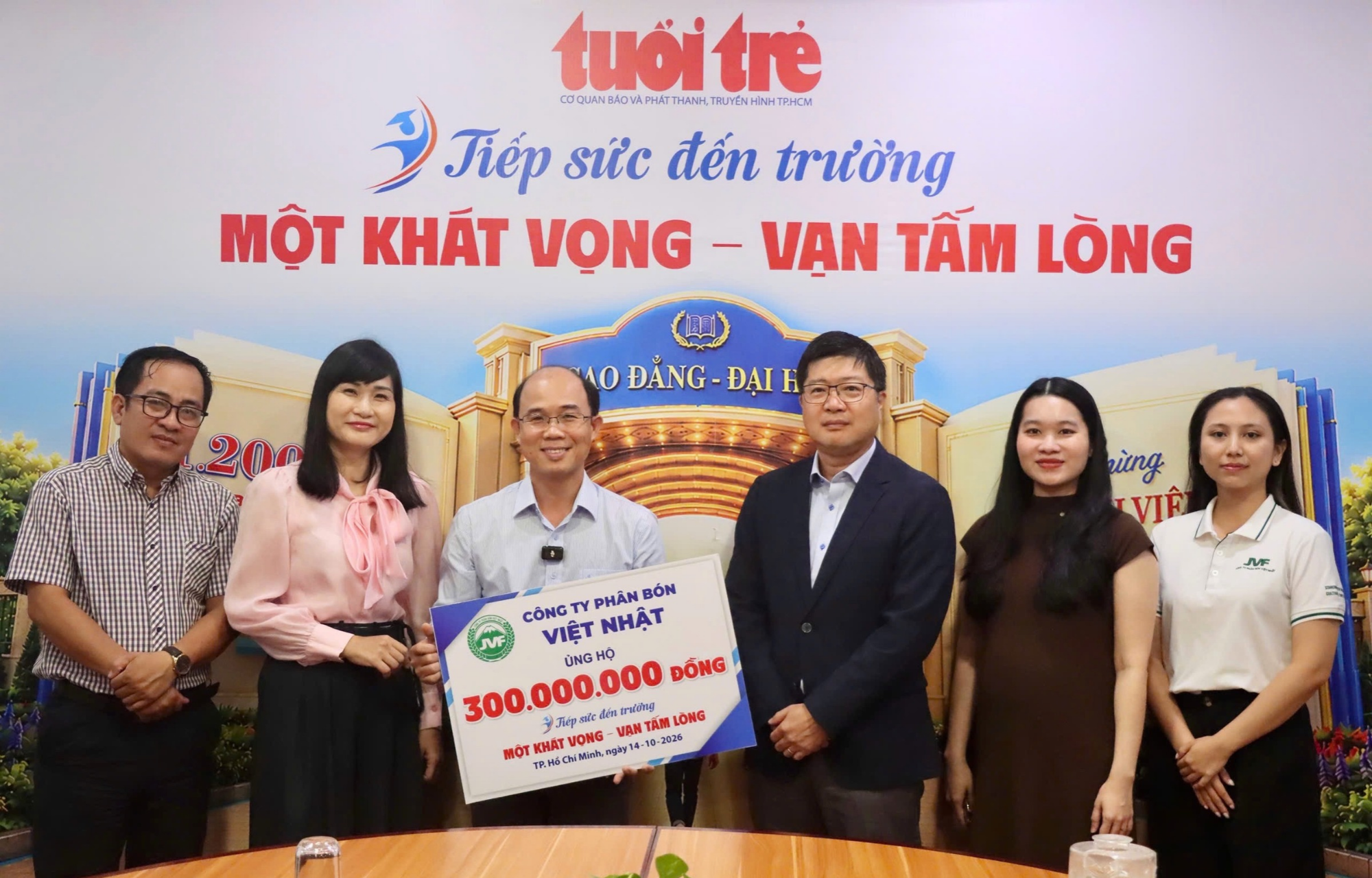 Công ty phân bón Việt Nhật đã đồng hành cùng chương trình Tiếp sức đến trường từ năm 2008 đến nay - Ảnh: Báo Tuổi Trẻ